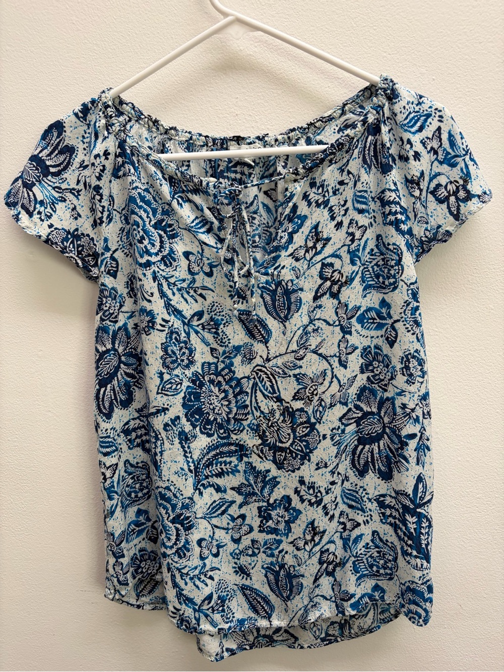 Lightweight Flowy Blue Floral Short-Sleeve Peasant Top - Women's XS